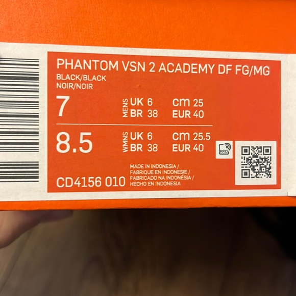 Nike Phantom turf cleats with chin guards - Picture 9 of 10